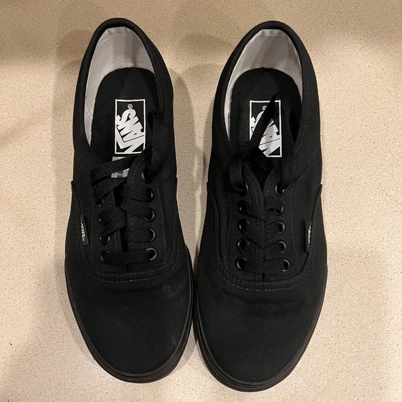 VANS Size 8 low top shoes - Picture 2 of 7